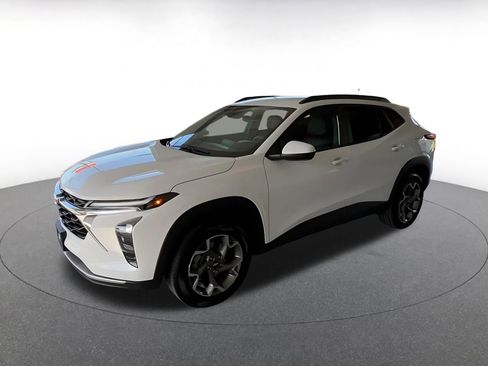 Used 2025 Chevrolet Trax LT image 7