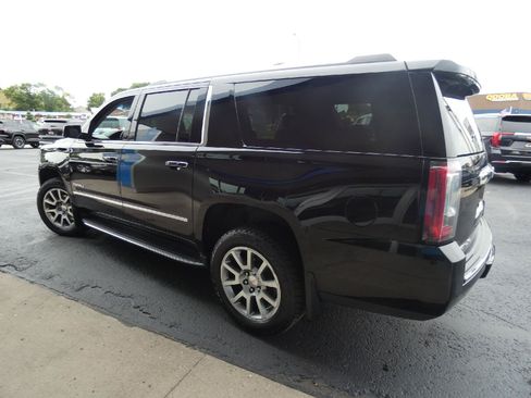 Used 2017 GMC Yukon XL Denali w/ Open Road Package AWD/4WD image 11