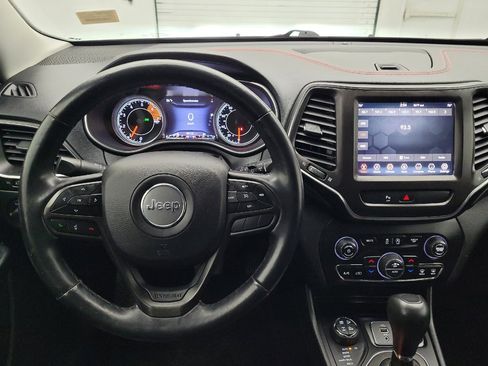 Used 2019 Jeep Cherokee Trailhawk AWD/4WD image 22