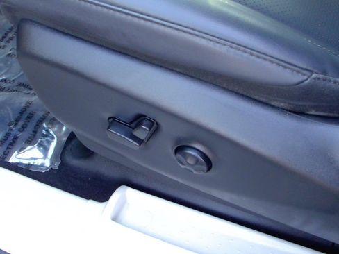 Used 2023 Chrysler Pacifica Touring-L FWD image 15
