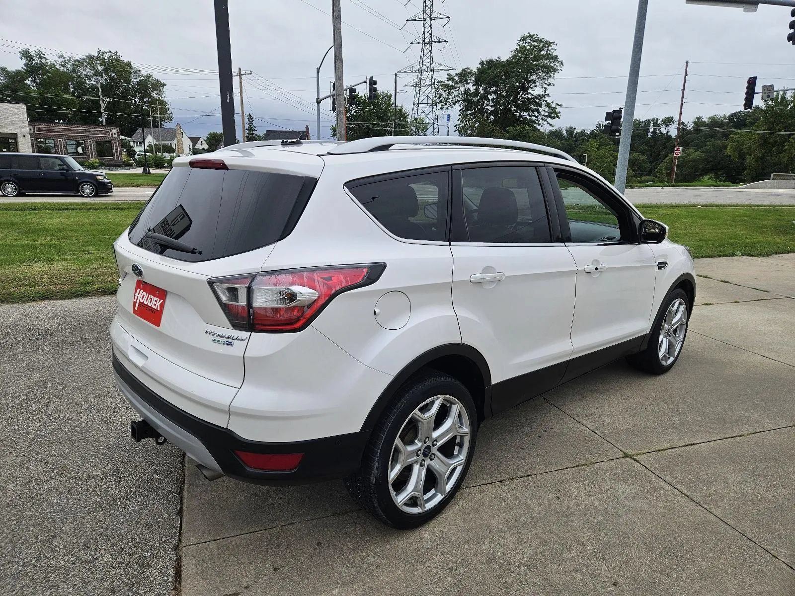 Used 2017 Ford Escape Titanium w/ Canadian Touring Package AWD/4WD image 6