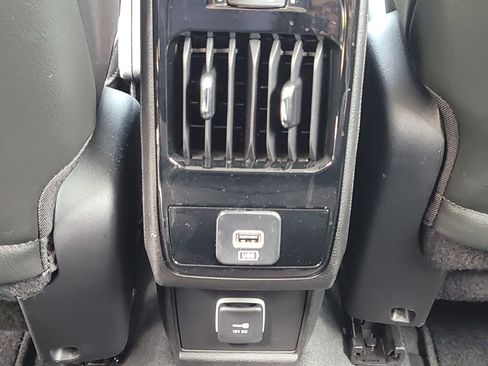 Used 2022 Jeep Compass Latitude FWD image 17