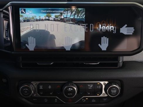 New 2025 Jeep Gladiator Willys image 29