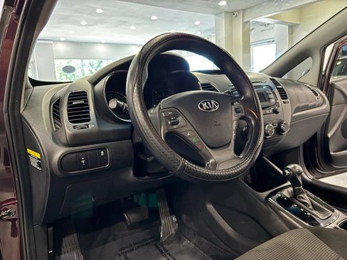 Used 2017 Kia Forte LX FWD image 9