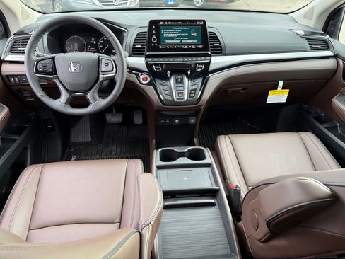 Certified 2026 Honda Odyssey Touring image 17