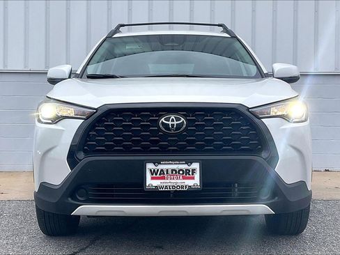 Used 2024 Toyota Corolla Cross LE image 3
