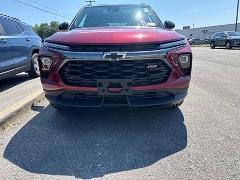Used 2025 Chevrolet TrailBlazer RS w/ Convenience Package AWD/4WD image 3