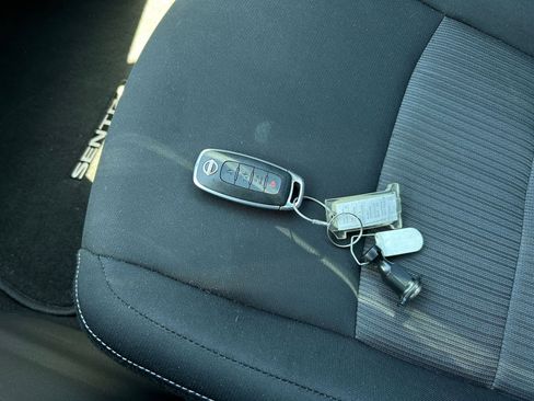 Used 2025 Nissan Sentra SV FWD image 18