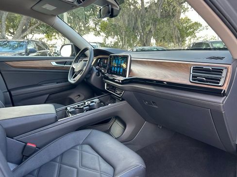 Used 2025 Volkswagen Atlas SE w/ Panoramic Sunroof Package image 41