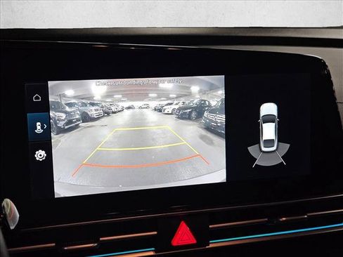 Used 2022 Hyundai Elantra Limited image 14