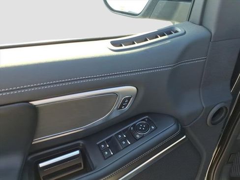 New 2025 Ford Expedition Platinum image 11