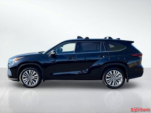 Certified 2025 Toyota Highlander Platinum AWD/4WD image 4