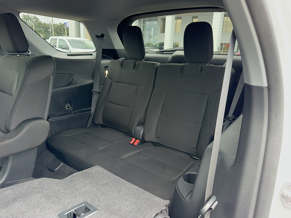 Certified 2022 Ford Explorer XLT RWD image 16
