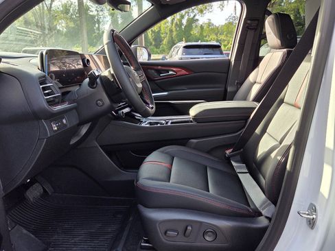 New 2026 Chevrolet Traverse RS w/ LPO, Floor Liner Package FWD image 14