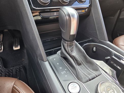 Used 2022 Volkswagen Atlas SEL R-Line image 16