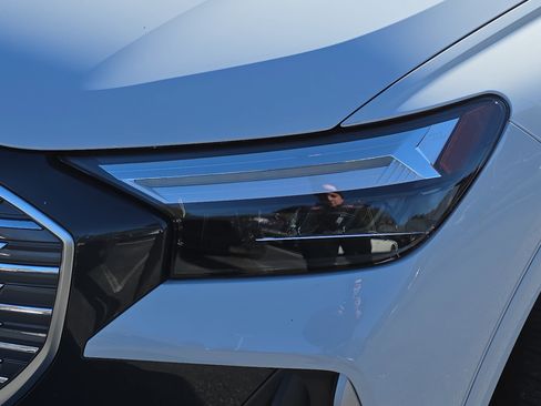 Used 2023 Audi Q4 e-tron Premium Plus w/ Premium Plus image 32