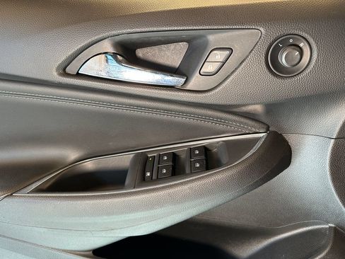 Used 2017 Chevrolet Cruze Premier w/ Enhanced Convenience Package FWD image 19