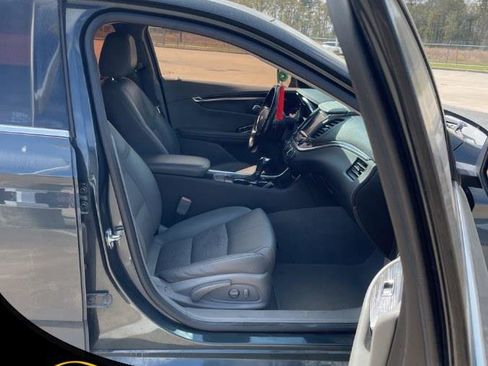 Used 2018 Chevrolet Impala LT FWD image 12