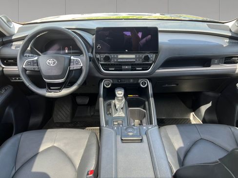 Used 2025 Toyota Grand Highlander AWD Hybrid image 12