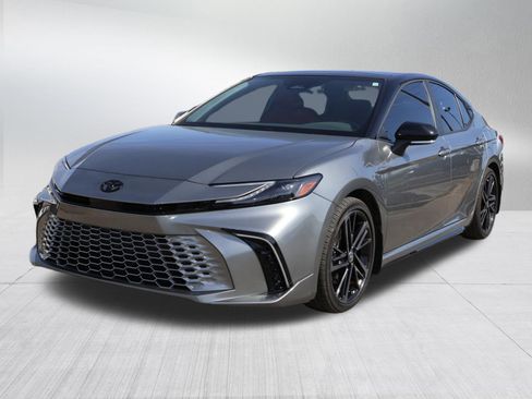 Used 2025 Toyota Camry XSE image 3