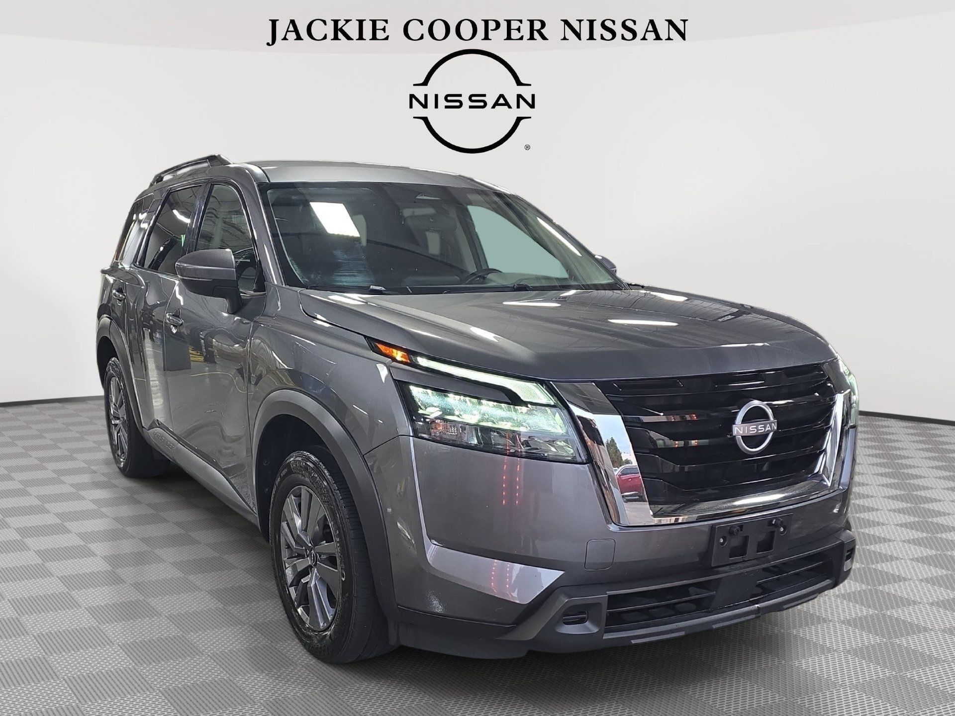 Used 2025 Nissan Pathfinder SV FWD image 3