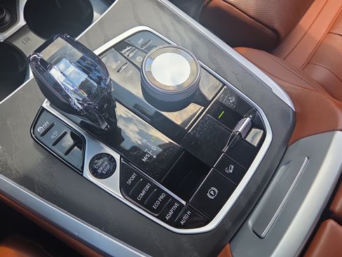 Used 2022 BMW X7 xDrive40i w/ M Sport Package AWD/4WD image 33