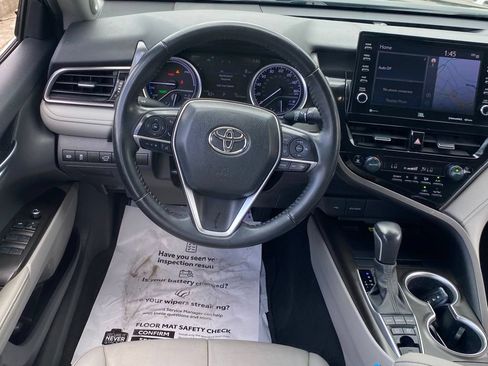 Used 2022 Toyota Camry XLE w/ Navigation Upgrade Package FWD image 10