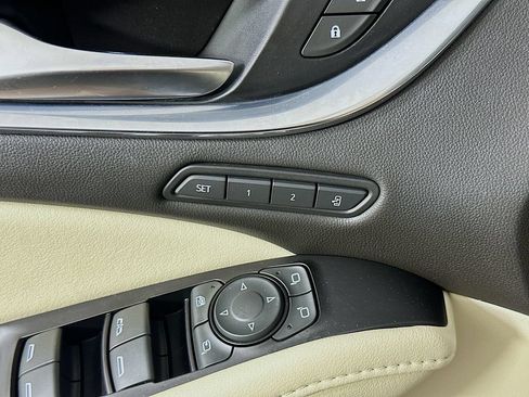 Used 2023 Buick Enclave Avenir w/ Avenir Technology Package AWD/4WD image 22