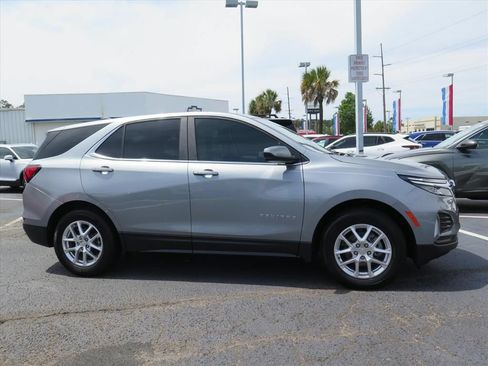 Used 2023 Chevrolet Equinox LT FWD image 2