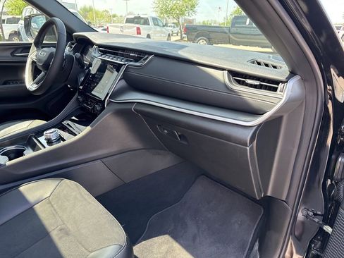 New 2025 Jeep Grand Cherokee Altitude AWD/4WD image 51