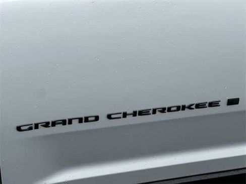 Used 2023 Jeep Grand Cherokee L Laredo image 20