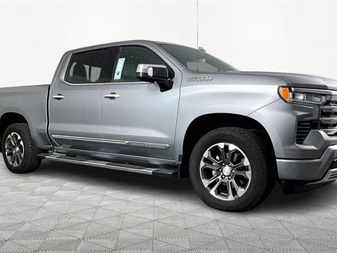 Used 2024 Chevrolet Silverado 1500 High Country w/ Technology Package image 2