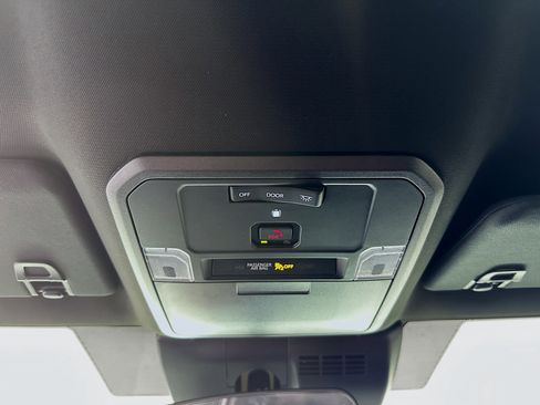 Used 2025 Toyota Tacoma SR image 18