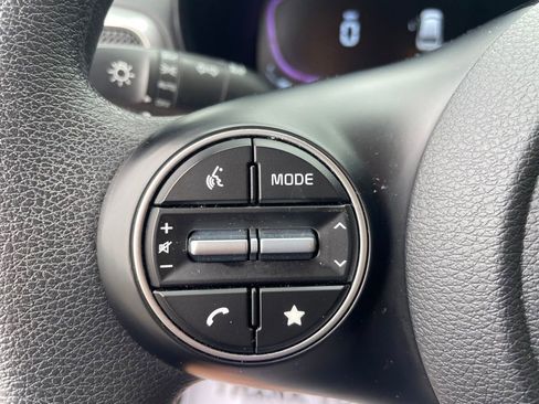 Used 2025 Kia Soul LX w/ LX Technology Package FWD image 15