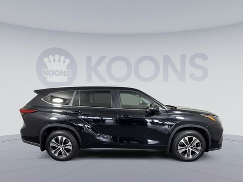 Used 2023 Toyota Highlander XLE AWD/4WD image 8