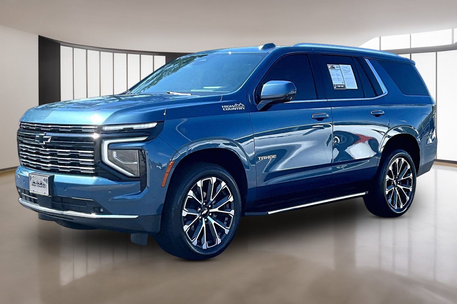 Used 2025 Chevrolet Tahoe High Country RWD image 3