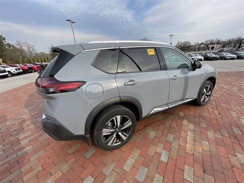 Used 2023 Nissan Rogue SL w/ SL Premium Package image 17