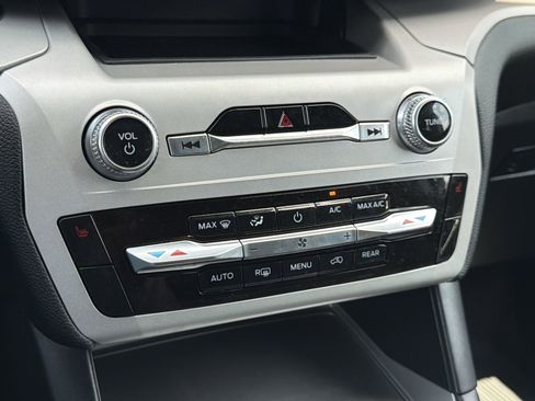 Certified 2023 Ford Explorer XLT AWD/4WD image 6