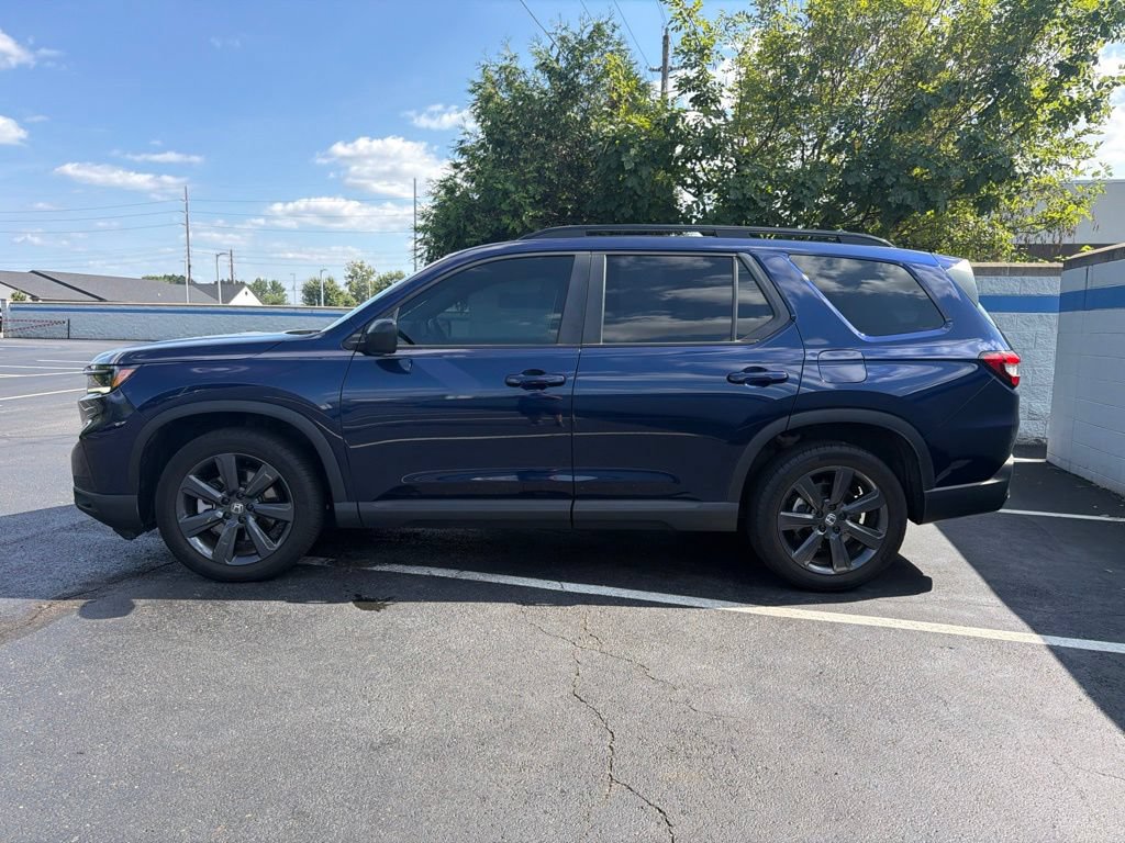 Certified 2025 Honda Pilot Sport image 2