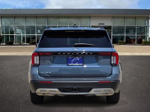 Used 2025 Ford Explorer Active w/ Active Comfort Package RWD image 5