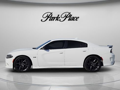 Used 2023 Dodge Charger R/T w/ Blacktop Package image 2