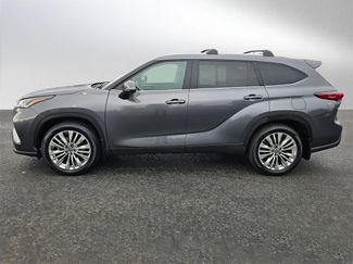 Used 2023 Toyota Highlander Platinum video 2