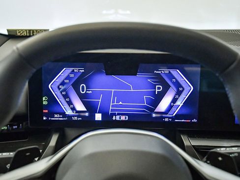 Used 2025 BMW 530i w/ Premium Package image 24