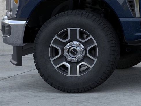 New 2025 Ford F250 XLT w/ FX4 Off-Road Package image 19