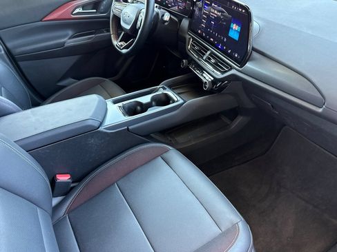 Used 2024 Chevrolet Equinox EV RS FWD image 24