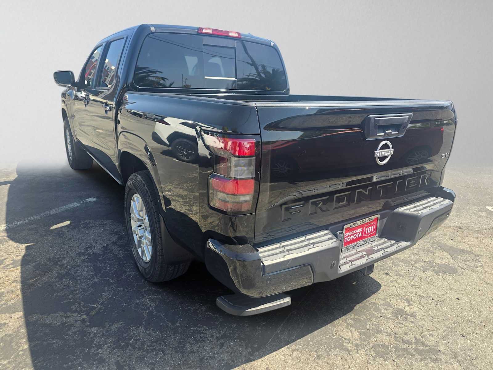 Used 2023 Nissan Frontier SV w/ SV Convenience Package RWD image 5
