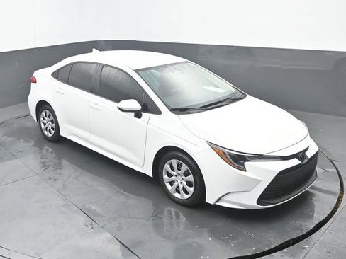 Used 2024 Toyota Corolla LE image 28