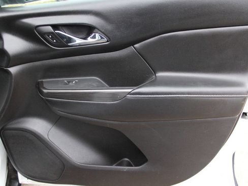 Used 2017 GMC Acadia SLT image 8