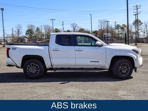 Used 2024 Toyota Tacoma TRD Sport RWD image 9