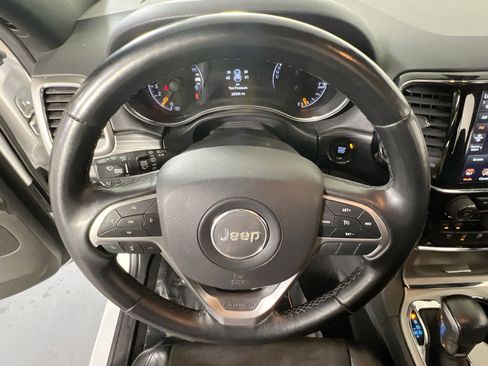 Used 2022 Jeep Grand Cherokee Laredo X image 10